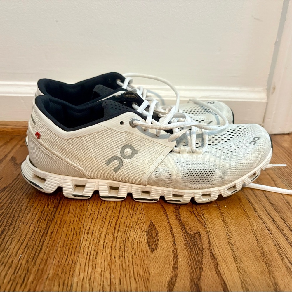OnCloud X 4 athletic shoes